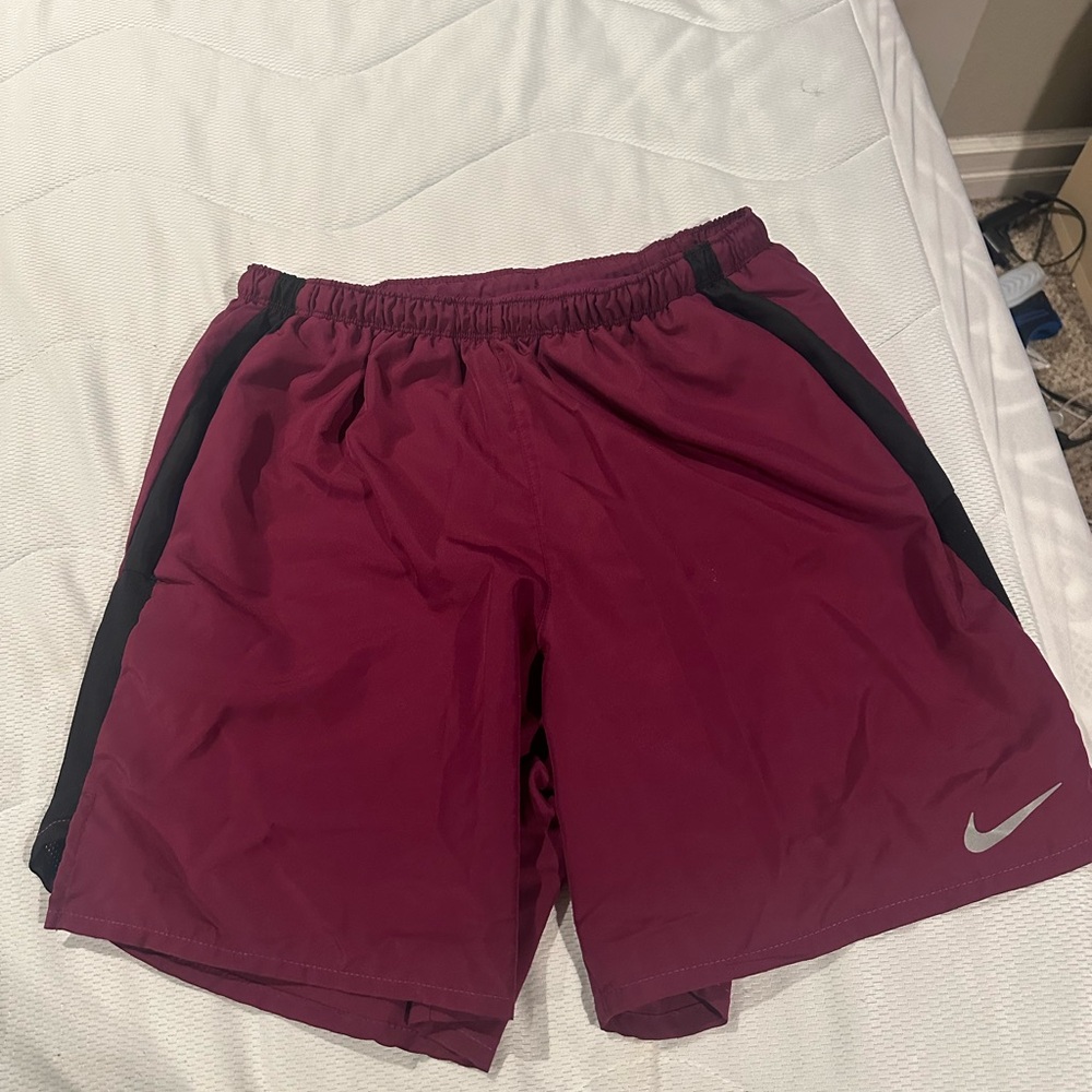 Nike Men's Burgundy and Black Athletic Shorts with liner